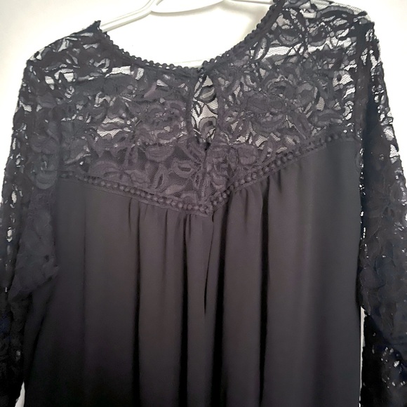 Lace Sleeve Black Dress with Key Hole in the Back - Picture 3 of 4